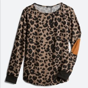 Stitch Fix PINK CLOVER Abby button detail top